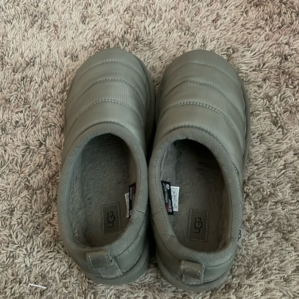 Olive waterproof Ugg Tasman